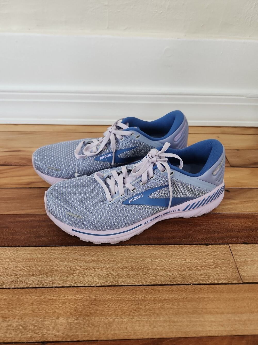 Brooks Shoes Women's 10 Adrenaline GTS 22 Purple Running Shoes A51 Sneakers